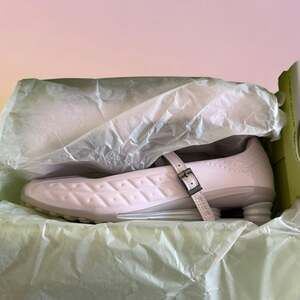 New In Box Nike Women's Shox Z Calistra Ballet Sneakers - Pearl Pink Patent Size